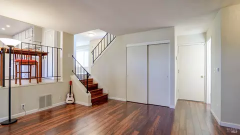 Entry Way - 470 Blakemore Ct, Fairfield, CA 94533 photo 3 of 4