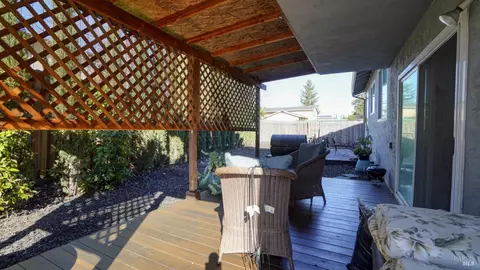 Exterior - 470 Blakemore Ct, Fairfield, CA 94533 photo 4 of 11