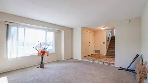 Living - 470 Blakemore Ct, Fairfield, CA 94533 photo 3 of 7