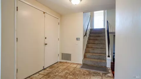 Entry Way - 470 Blakemore Ct, Fairfield, CA 94533 photo 1 of 4