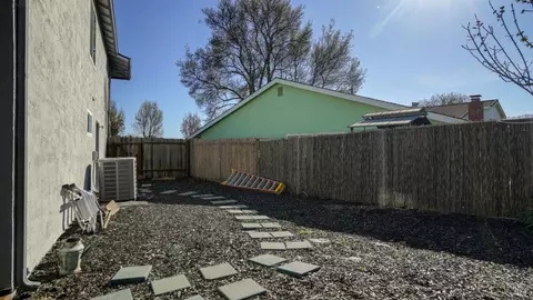 Exterior - 470 Blakemore Ct, Fairfield, CA 94533 photo 9 of 11