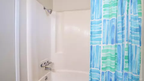 Bath - 470 Blakemore Ct, Fairfield, CA 94533 photo 5 of 5