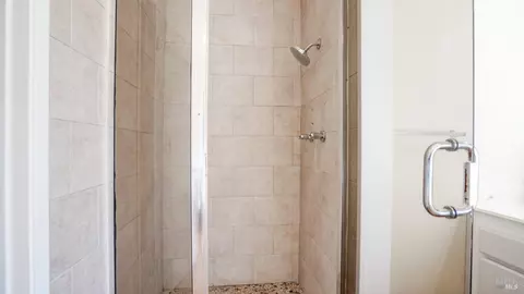 Bath - 470 Blakemore Ct, Fairfield, CA 94533 photo 3 of 5