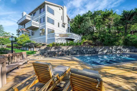46 Burning Tree Dr, Novato, CA 94949