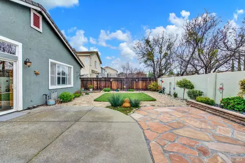 Exterior - 573 Edenderry Dr, Vacaville, CA 95688 photo 15 of 31