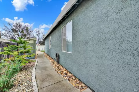 Exterior - 573 Edenderry Dr, Vacaville, CA 95688 photo 27 of 31