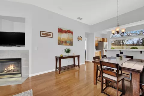 Dining - 573 Edenderry Dr, Vacaville, CA 95688 photo 2 of 5