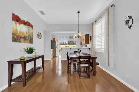 Dining - 573 Edenderry Dr, Vacaville, CA 95688 photo 3 of 5