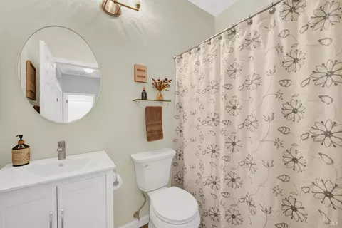 Bath - 573 Edenderry Dr, Vacaville, CA 95688 photo 6 of 8