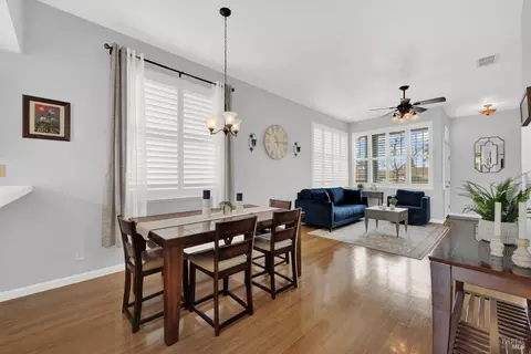 Dining - 573 Edenderry Dr, Vacaville, CA 95688 photo 4 of 5