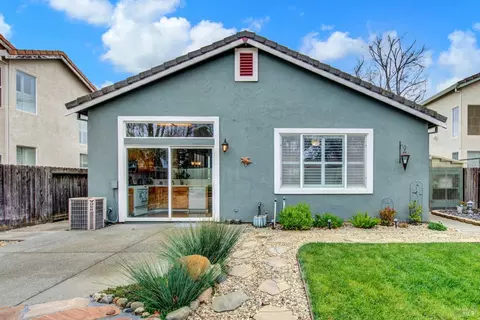Exterior - 573 Edenderry Dr, Vacaville, CA 95688 photo 25 of 31