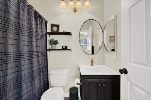 Bath - 573 Edenderry Dr, Vacaville, CA 95688 photo 3 of 8