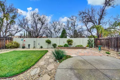 Exterior - 573 Edenderry Dr, Vacaville, CA 95688 photo 20 of 31