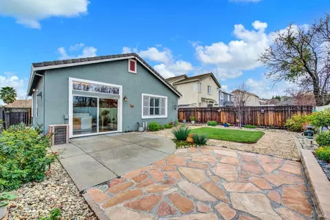 Exterior - 573 Edenderry Dr, Vacaville, CA 95688 photo 14 of 31