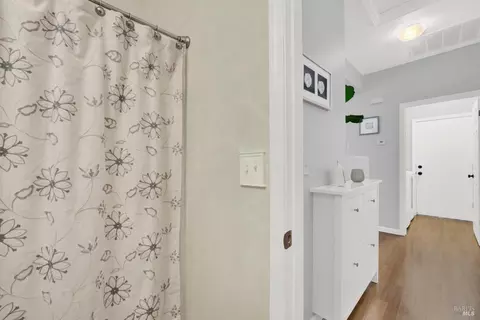 Bath - 573 Edenderry Dr, Vacaville, CA 95688 photo 8 of 8