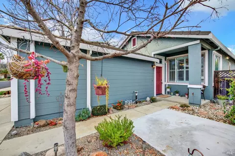 Exterior - 573 Edenderry Dr, Vacaville, CA 95688 photo 8 of 31