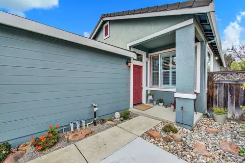 Exterior - 573 Edenderry Dr, Vacaville, CA 95688 photo 9 of 31