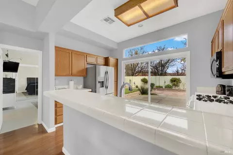 Kitchen - 573 Edenderry Dr, Vacaville, CA 95688 photo 1 of 13