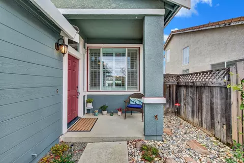 Exterior - 573 Edenderry Dr, Vacaville, CA 95688 photo 10 of 31