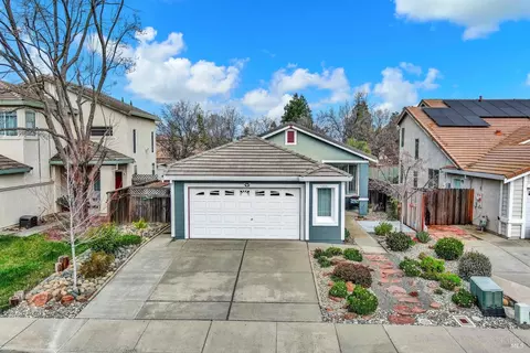Exterior - 573 Edenderry Dr, Vacaville, CA 95688 photo 2 of 31