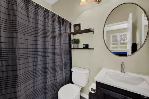 Bath - 573 Edenderry Dr, Vacaville, CA 95688 photo 2 of 8