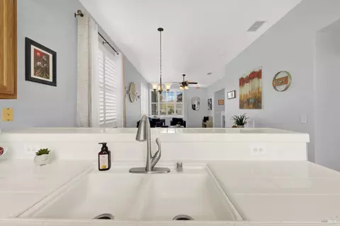 Bath - 573 Edenderry Dr, Vacaville, CA 95688 photo 1 of 8
