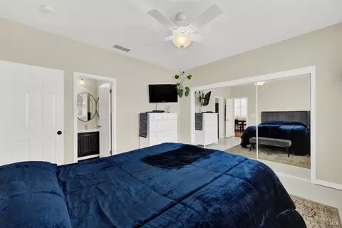 Bedroom - 573 Edenderry Dr, Vacaville, CA 95688 photo 4 of 10