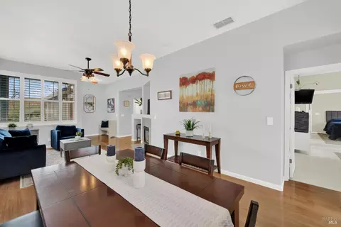 Dining - 573 Edenderry Dr, Vacaville, CA 95688 photo 5 of 5