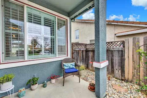 Exterior - 573 Edenderry Dr, Vacaville, CA 95688 photo 11 of 31