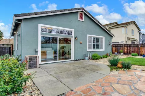 Exterior - 573 Edenderry Dr, Vacaville, CA 95688 photo 13 of 31
