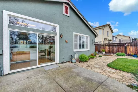 Exterior - 573 Edenderry Dr, Vacaville, CA 95688 photo 16 of 31
