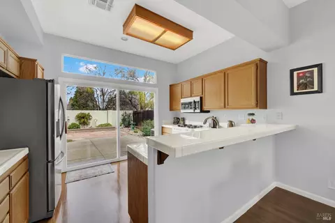 Kitchen - 573 Edenderry Dr, Vacaville, CA 95688 photo 3 of 13