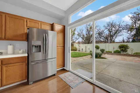 Kitchen - 573 Edenderry Dr, Vacaville, CA 95688 photo 10 of 13