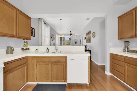Kitchen - 573 Edenderry Dr, Vacaville, CA 95688 photo 7 of 13