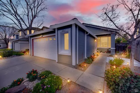 Exterior - 573 Edenderry Dr, Vacaville, CA 95688 photo 30 of 31