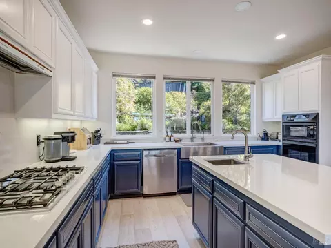 Kitchen - 1011 Glen Eagle Dr, Petaluma, CA 94952 photo 4 of 5
