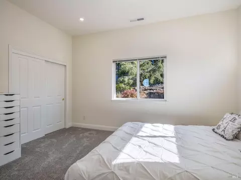 Bedroom - 1011 Glen Eagle Dr, Petaluma, CA 94952 photo 6 of 8