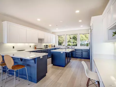 Kitchen - 1011 Glen Eagle Dr, Petaluma, CA 94952 photo 3 of 5