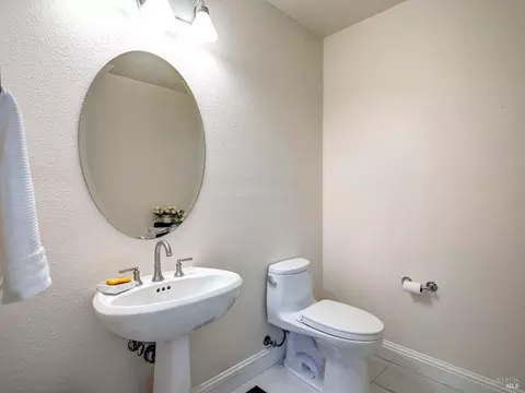 Bath - 1011 Glen Eagle Dr, Petaluma, CA 94952 photo 1 of 6