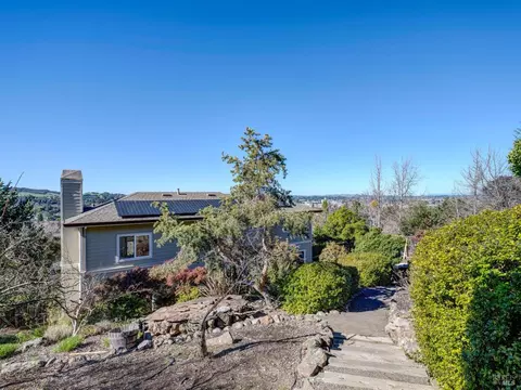 Exterior - 1011 Glen Eagle Dr, Petaluma, CA 94952 photo 9 of 10