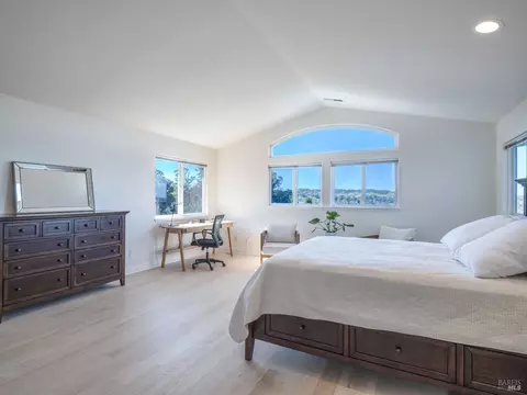 Bedroom - 1011 Glen Eagle Dr, Petaluma, CA 94952 photo 4 of 8
