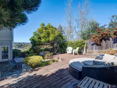 Exterior - 1011 Glen Eagle Dr, Petaluma, CA 94952 photo 8 of 10
