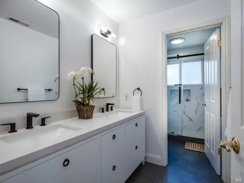 Bath - 1011 Glen Eagle Dr, Petaluma, CA 94952 photo 5 of 6