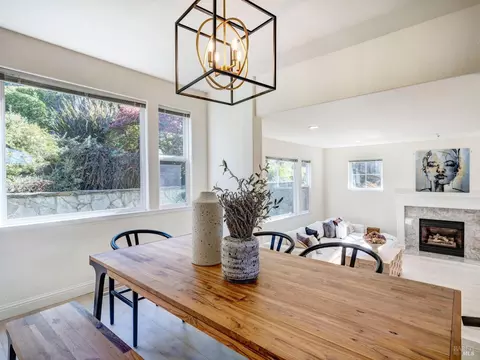 Dining - 1011 Glen Eagle Dr, Petaluma, CA 94952 photo 2 of 3