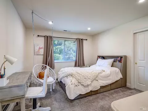 Bedroom - 1011 Glen Eagle Dr, Petaluma, CA 94952 photo 7 of 8