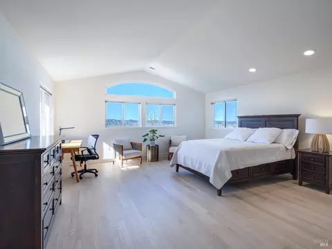 Bedroom - 1011 Glen Eagle Dr, Petaluma, CA 94952 photo 3 of 8