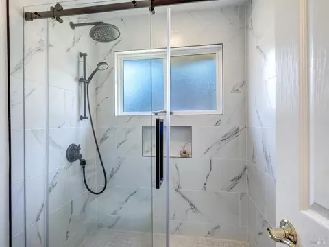 Bath - 1011 Glen Eagle Dr, Petaluma, CA 94952 photo 6 of 6
