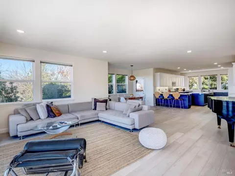 Living - 1011 Glen Eagle Dr, Petaluma, CA 94952 photo 5 of 5