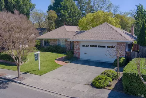 568 Este Madera Dr, Sonoma, CA 95476 photo 2
