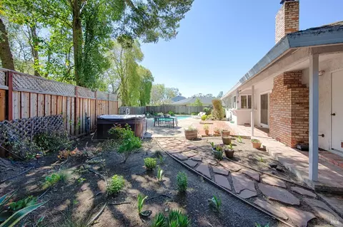 568 Este Madera Dr, Sonoma, CA 95476 photo 20